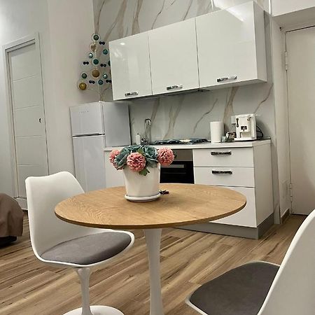 Guest House Napul'E Наполи Екстериор снимка