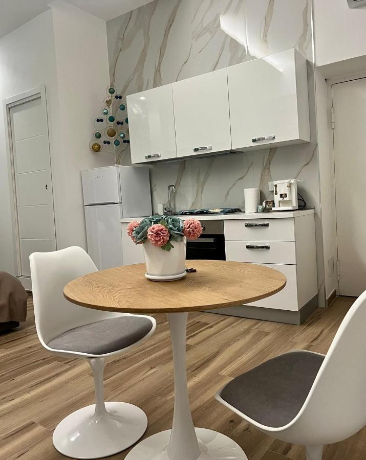 Guest House Napul'E Наполи Екстериор снимка